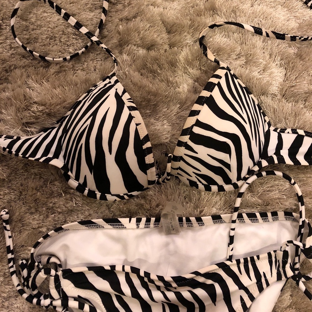 Victoria’s Secret bikini